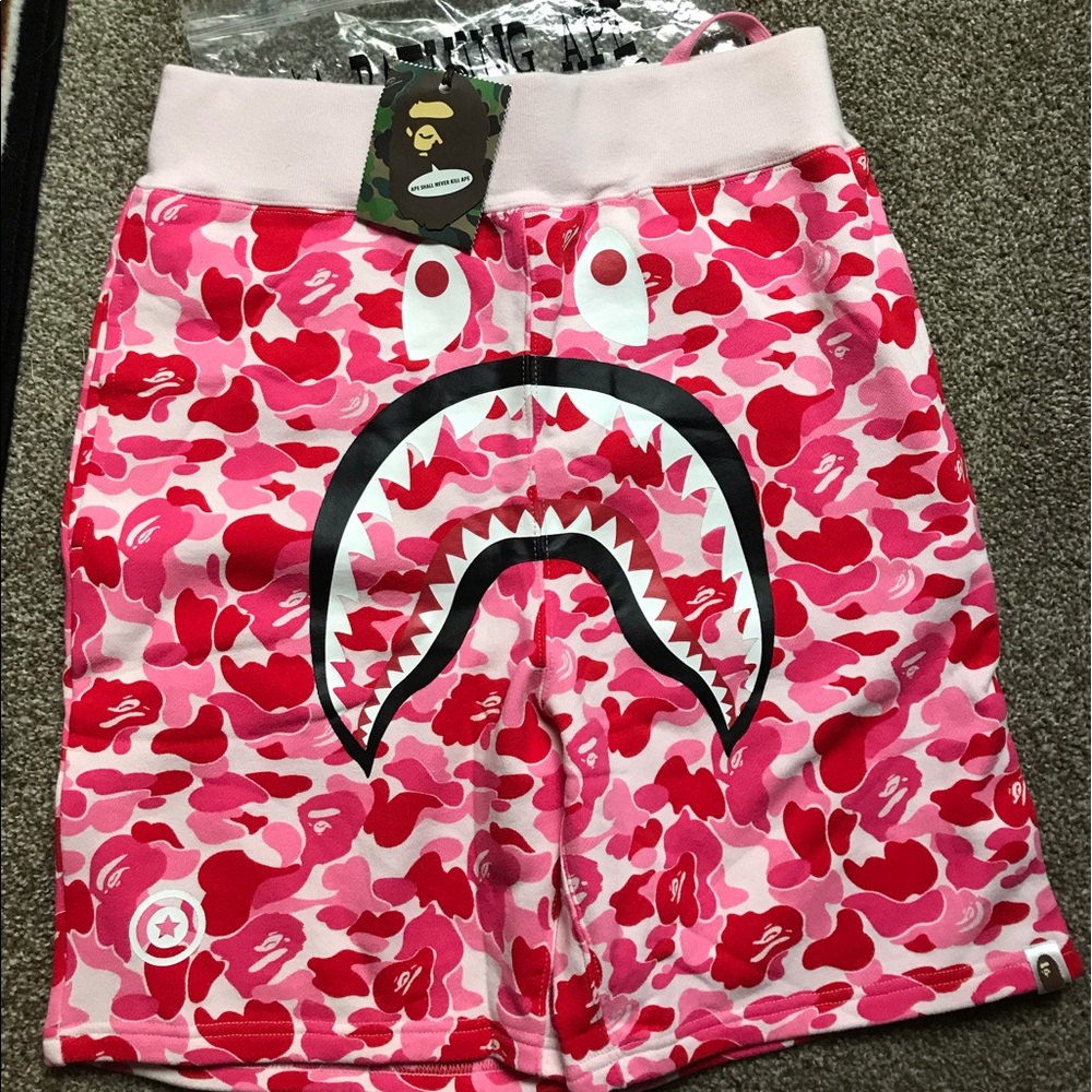 Pink camo bape shorts - Picture 2 of 7